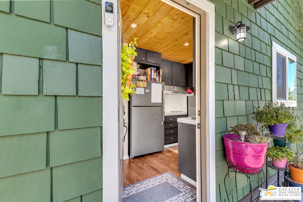 Image 20 of property listing at 23971 Skyview Drive, Idyllwild, CA 92549