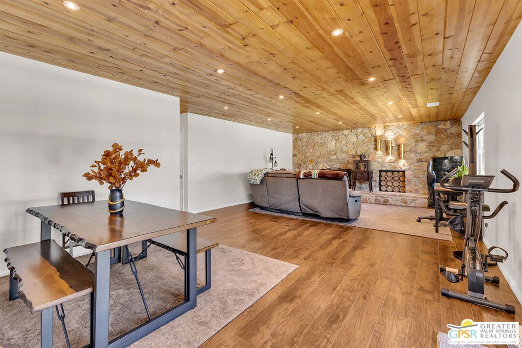 Image 26 of property listing at 23971 Skyview Drive, Idyllwild, CA 92549