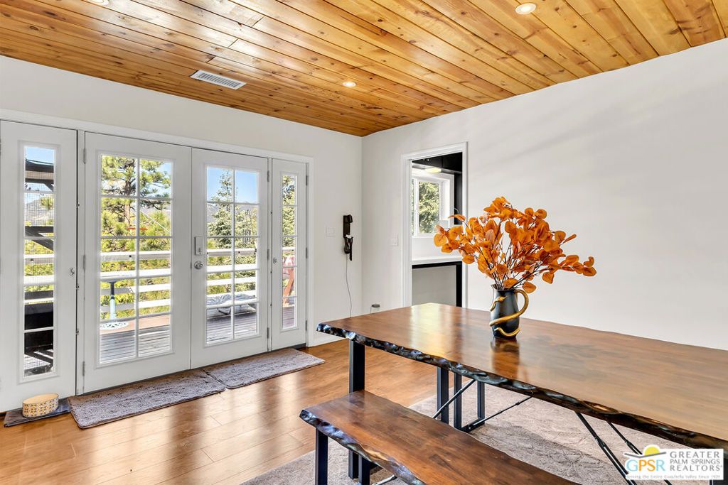 Image 28 of property listing at 23971 Skyview Drive, Idyllwild, CA 92549