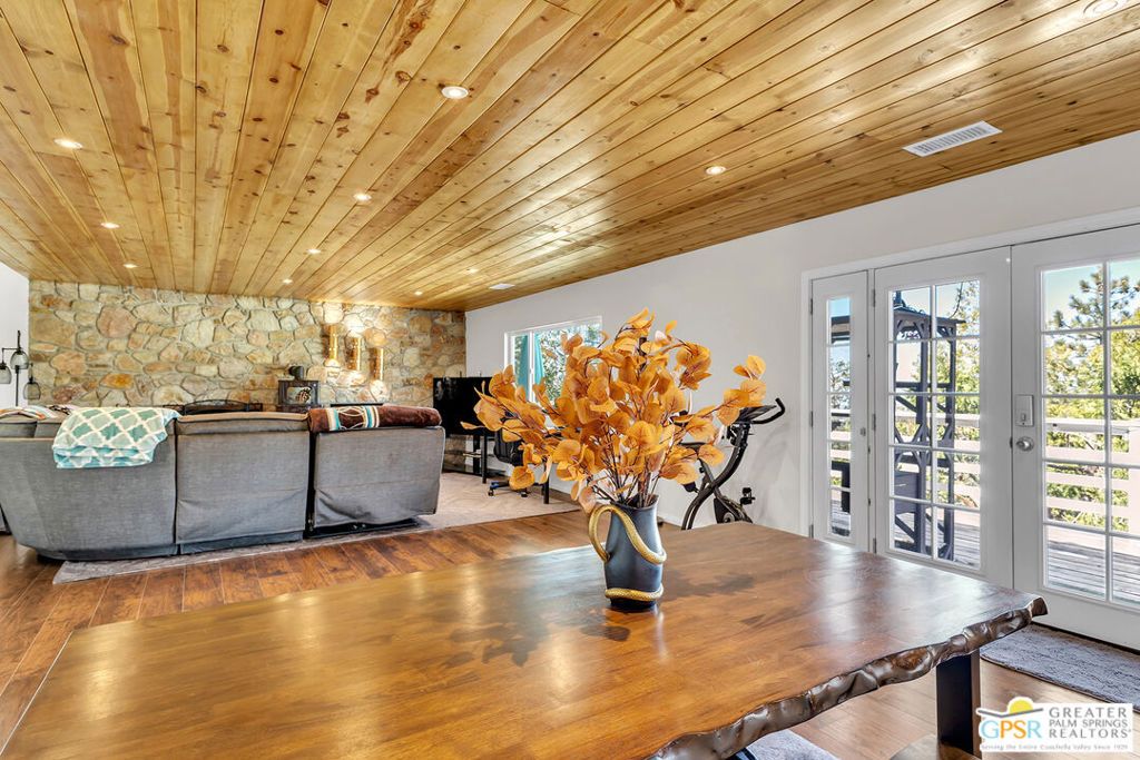 Image 29 of property listing at 23971 Skyview Drive, Idyllwild, CA 92549