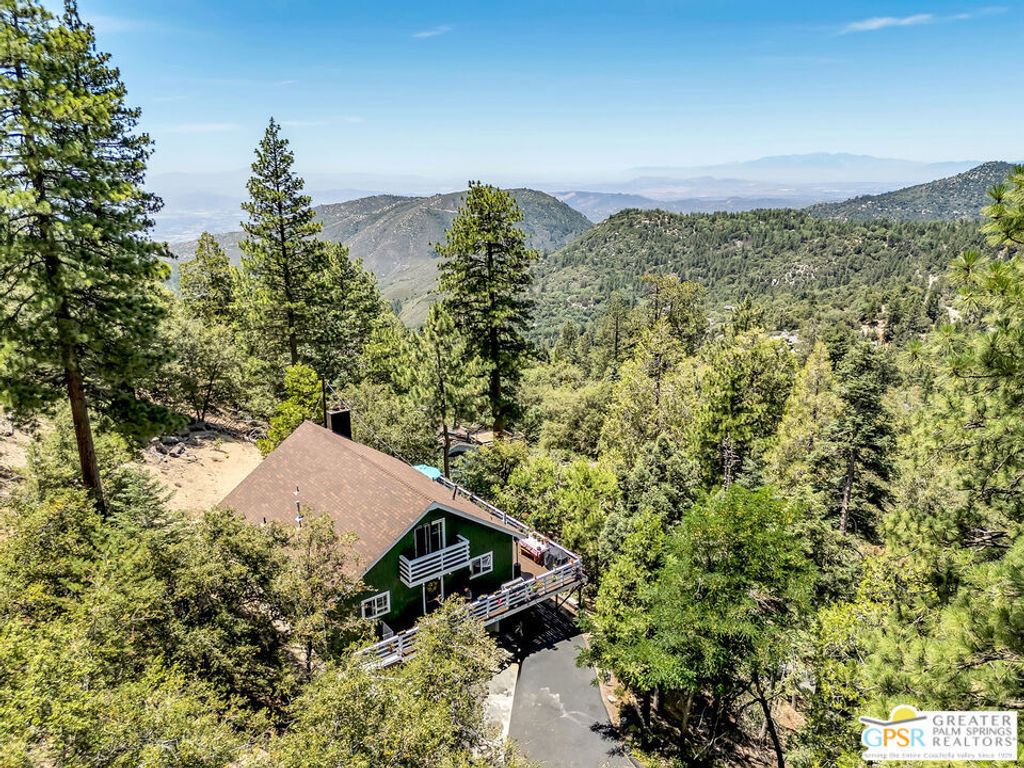 Image 3 of property listing at 23971 Skyview Drive, Idyllwild, CA 92549