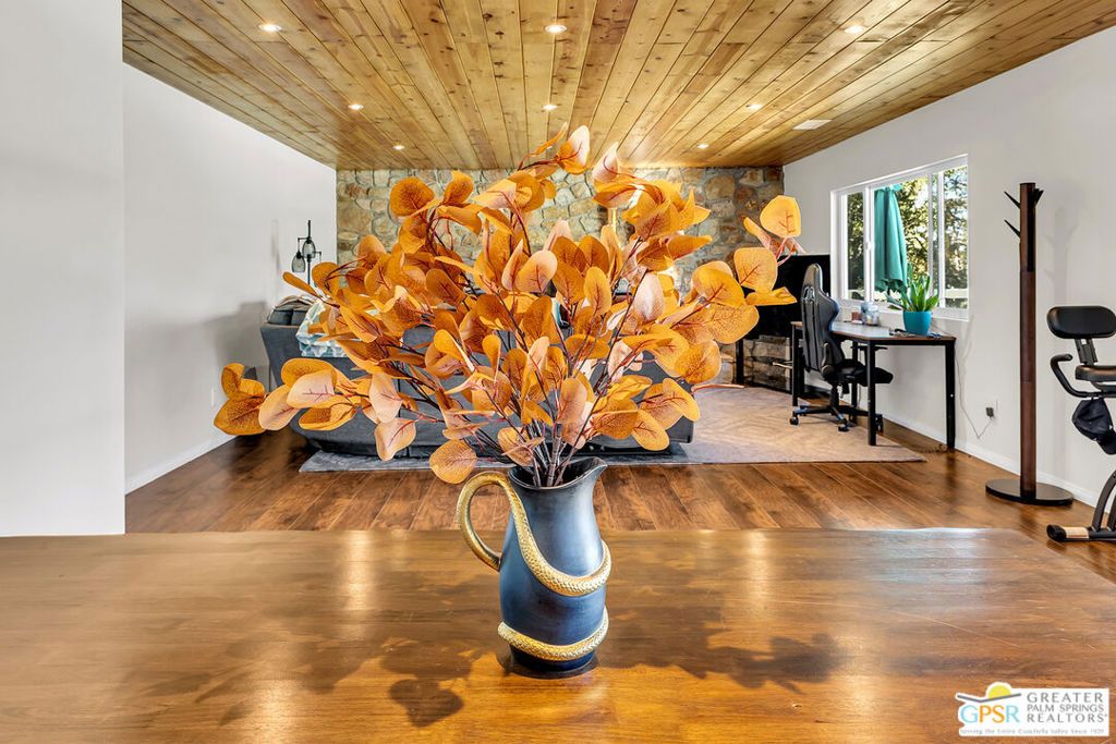 Image 30 of property listing at 23971 Skyview Drive, Idyllwild, CA 92549