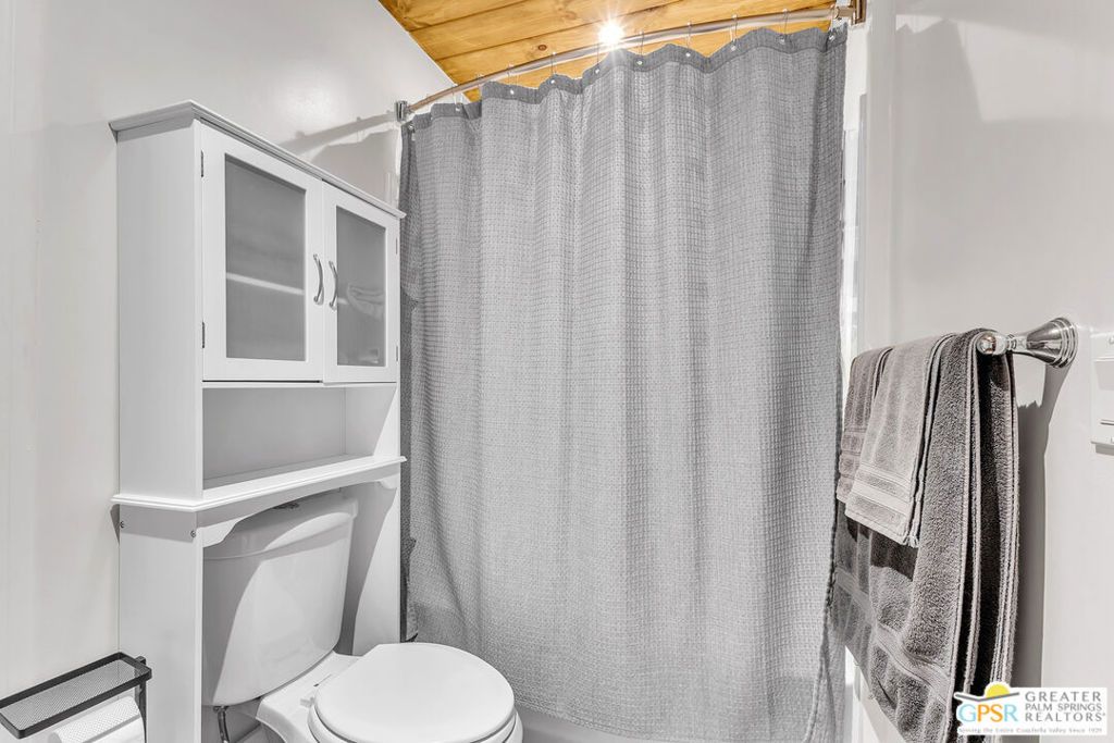 Image 68 of property listing at 23971 Skyview Drive, Idyllwild, CA 92549