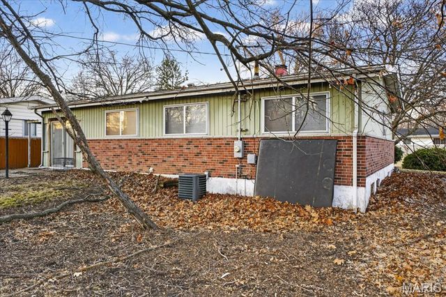 1316 Bayonne Drive, St Louis, MO 63138