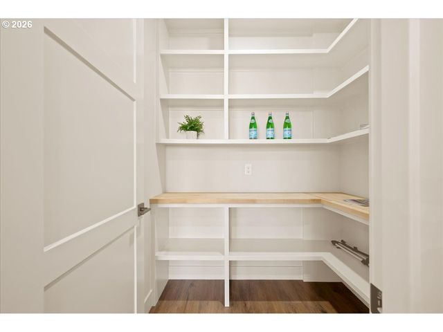 750 N V St, Washougal, WA 98671