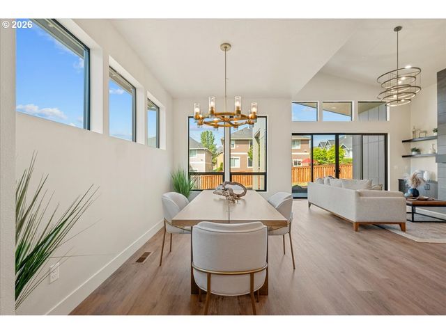 750 N V St, Washougal, WA 98671