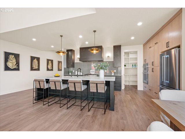 750 N V St, Washougal, WA 98671