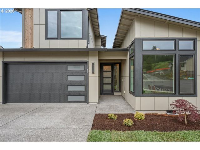 750 N V St, Washougal, WA 98671