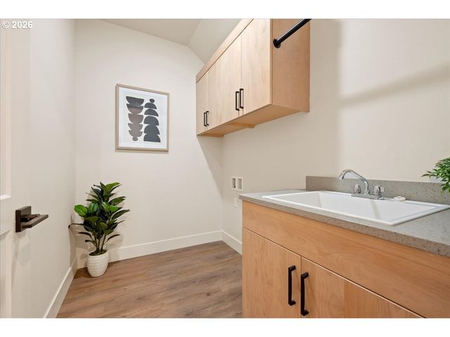 750 N V St, Washougal, WA 98671