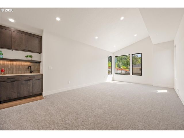 750 N V St, Washougal, WA 98671