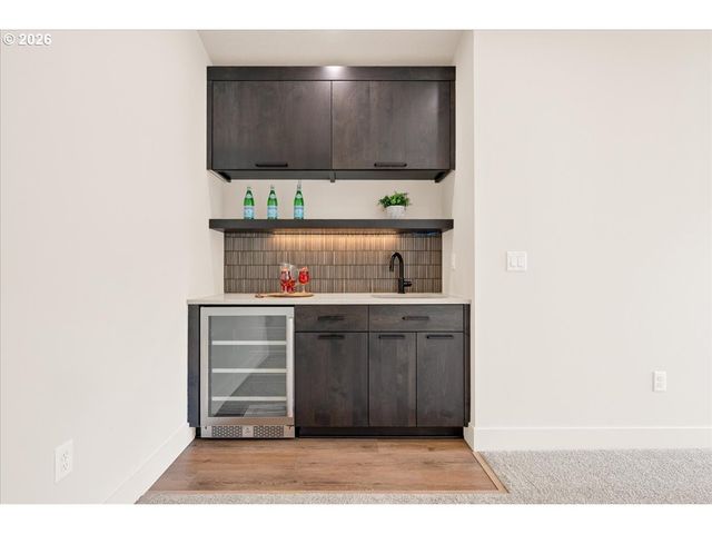 750 N V St, Washougal, WA 98671