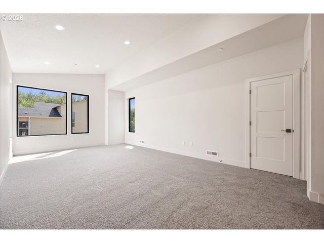 750 N V St, Washougal, WA 98671