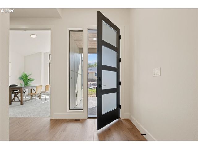 750 N V St, Washougal, WA 98671