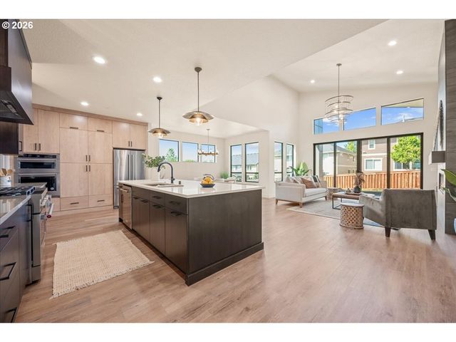 750 N V St, Washougal, WA 98671