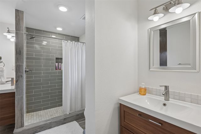 328 Oakcrest Drive, Richardson, TX 75080