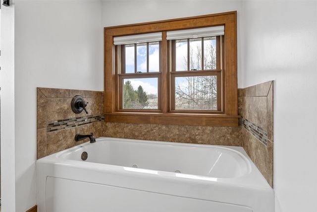 5305 American Legion SE, Iowa City, IA 52240