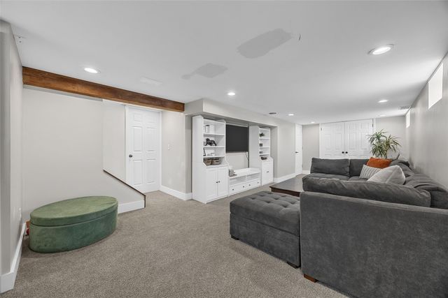 5305 American Legion SE, Iowa City, IA 52240