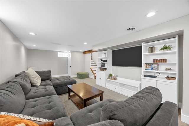 5305 American Legion SE, Iowa City, IA 52240