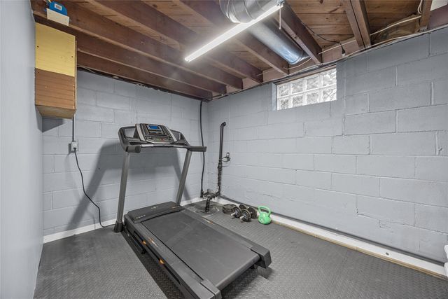 5305 American Legion SE, Iowa City, IA 52240