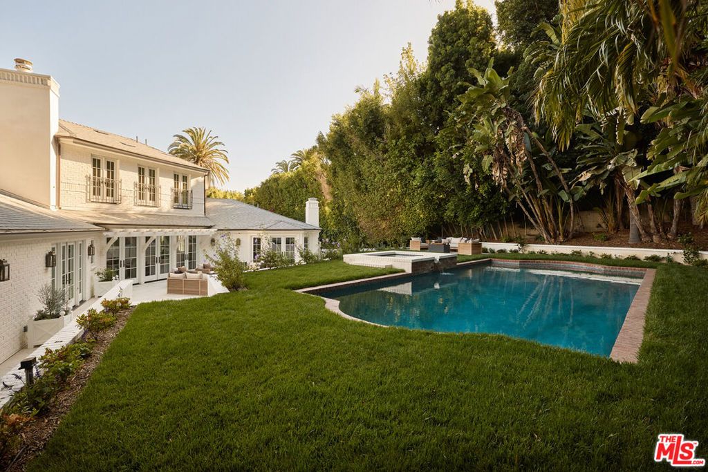 31 Oakmont Drive, Los Angeles, CA 90049 — photo 2