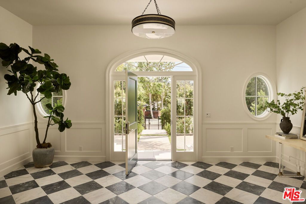 31 Oakmont Drive, Los Angeles, CA 90049 — photo 4