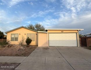 7263 S Ventanna De Las Piedras, Tucson, AZ 85756