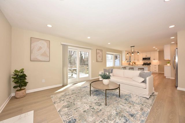 W290N9582 Deer LANE, Colgate, WI 53017