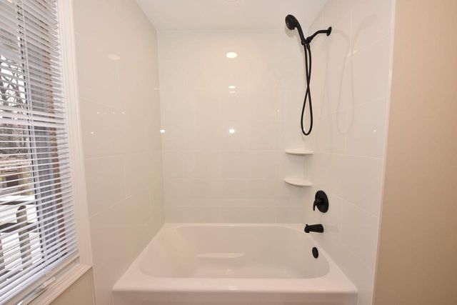 W290N9582 Deer LANE, Colgate, WI 53017