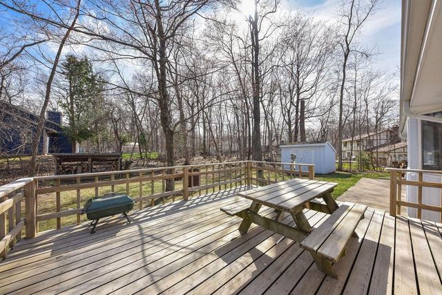 W290N9582 Deer LANE, Colgate, WI 53017