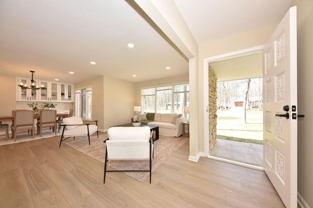 W290N9582 Deer LANE, Colgate, WI 53017