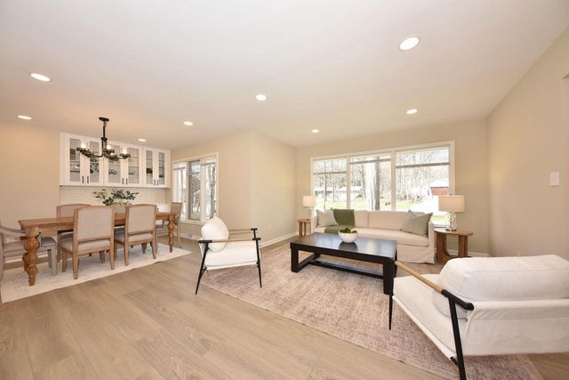W290N9582 Deer LANE, Colgate, WI 53017