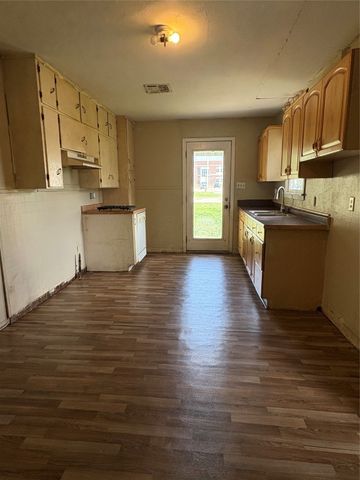 215 Fair Park Street, Riesel, TX 76682