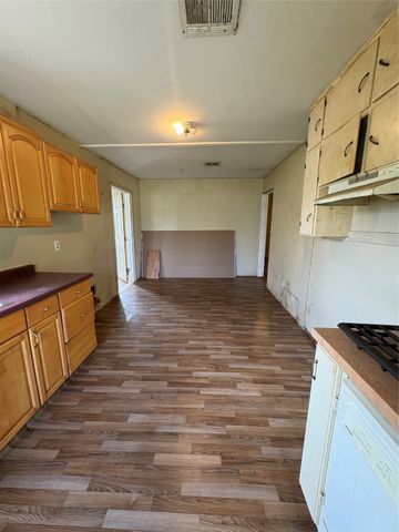 215 Fair Park Street, Riesel, TX 76682