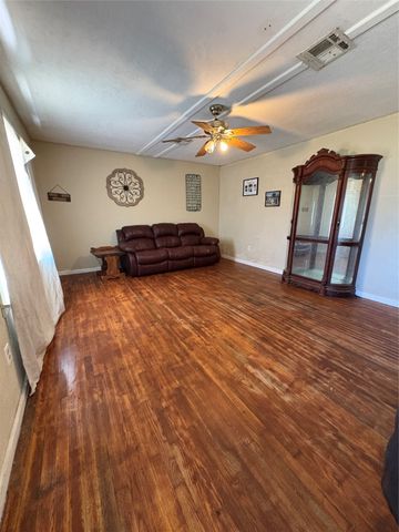215 Fair Park Street, Riesel, TX 76682