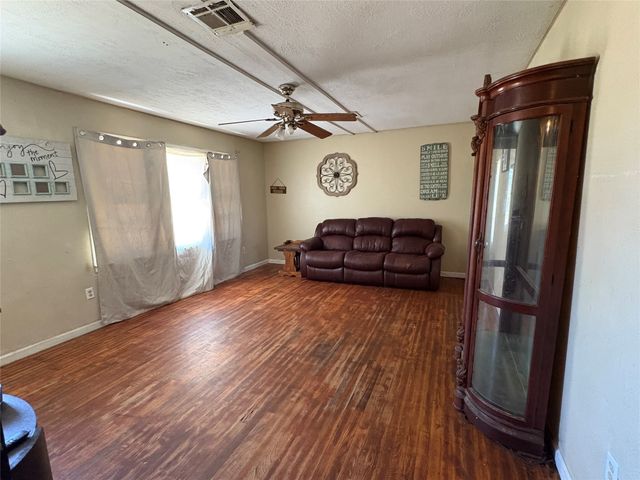 215 Fair Park Street, Riesel, TX 76682