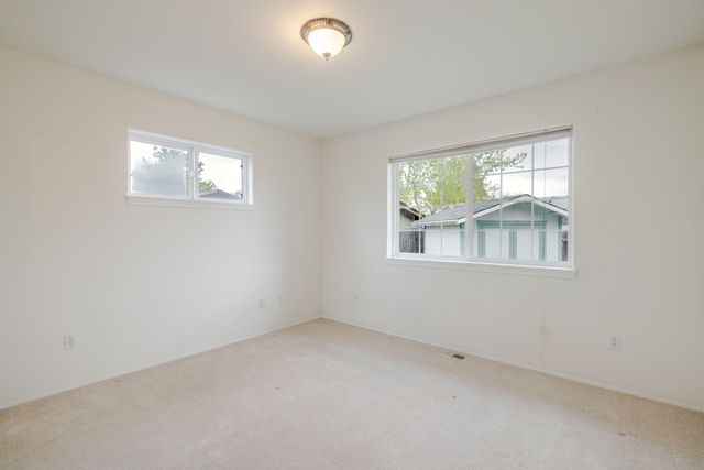 2807 SW 23rd Street, Redmond, OR 97756