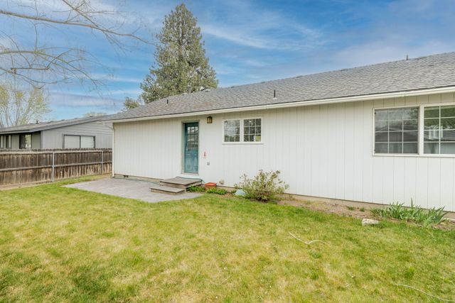 2807 SW 23rd Street, Redmond, OR 97756