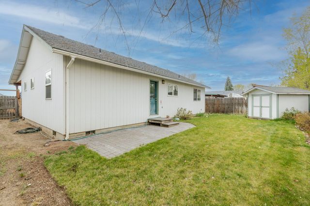 2807 SW 23rd Street, Redmond, OR 97756