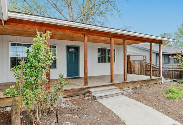 2807 SW 23rd Street, Redmond, OR 97756