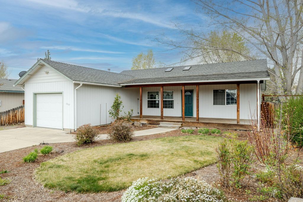 2807 SW 23rd Street, Redmond, OR 97756