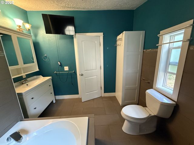 70407 SCHUMACHER Rd, Rainier, OR 97048