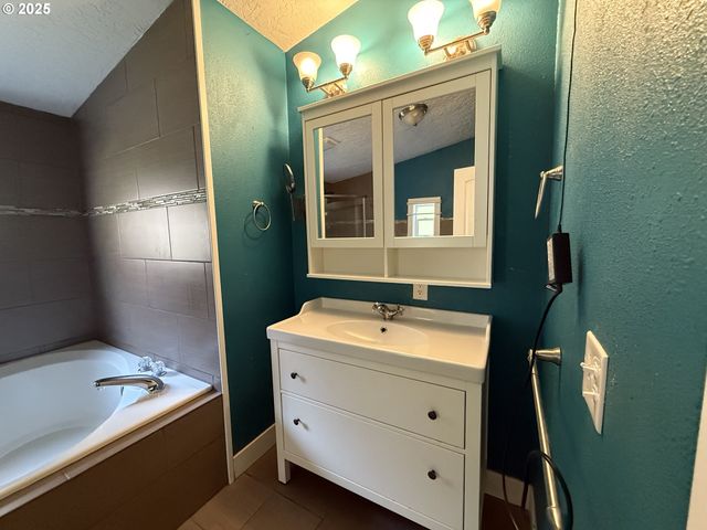 70407 SCHUMACHER Rd, Rainier, OR 97048