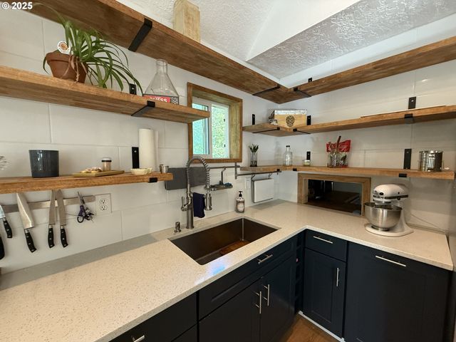 70407 SCHUMACHER Rd, Rainier, OR 97048