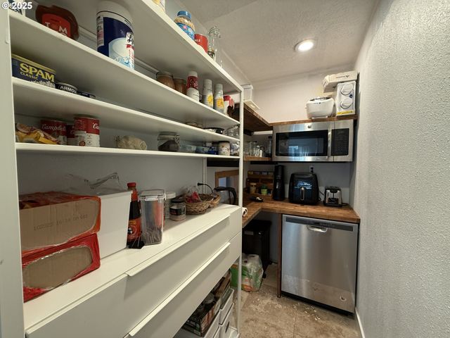 70407 SCHUMACHER Rd, Rainier, OR 97048