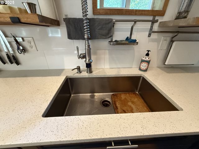 70407 SCHUMACHER Rd, Rainier, OR 97048