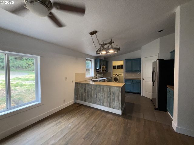 70407 SCHUMACHER Rd, Rainier, OR 97048