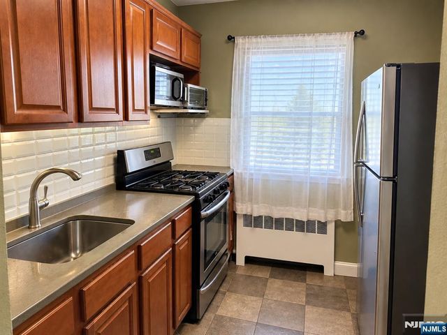 2337 Hudson Terrace E12, Fort Lee, NJ 07024