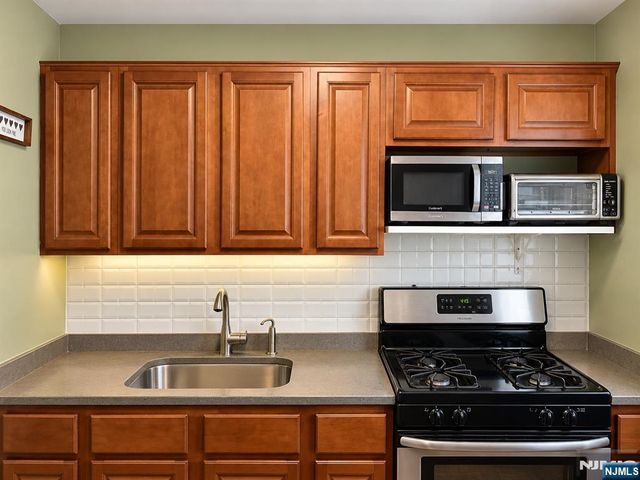 2337 Hudson Terrace E12, Fort Lee, NJ 07024