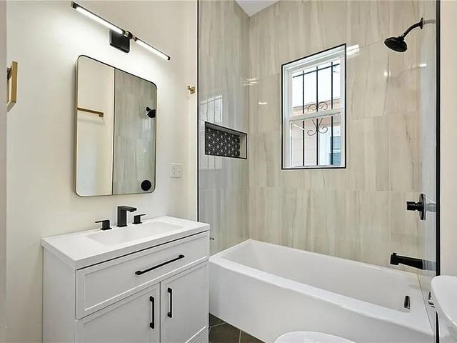 3202 E 21st Street, Kansas City, MO 64127