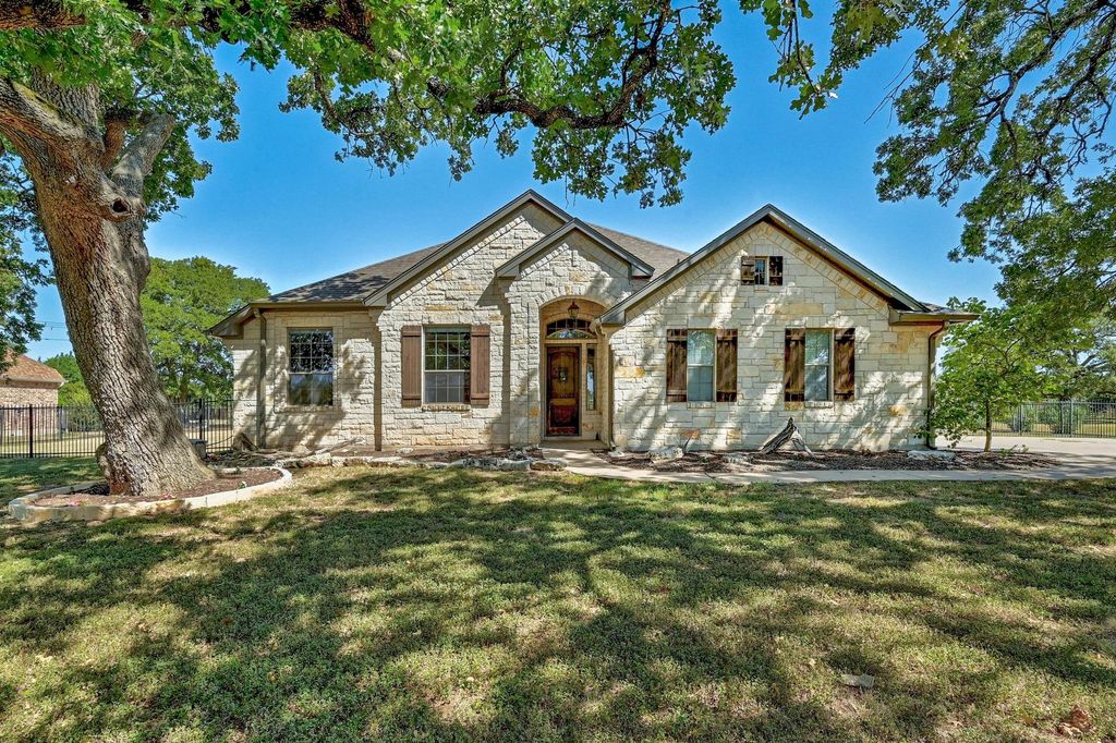 577 Shelf Rock RD, Driftwood, TX 78619